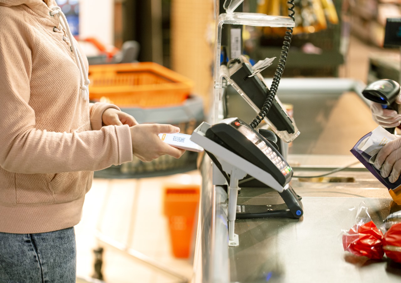 Medicine Payments getting paid in pharmacy through Barioo's POS system software for Retail pharmacies
